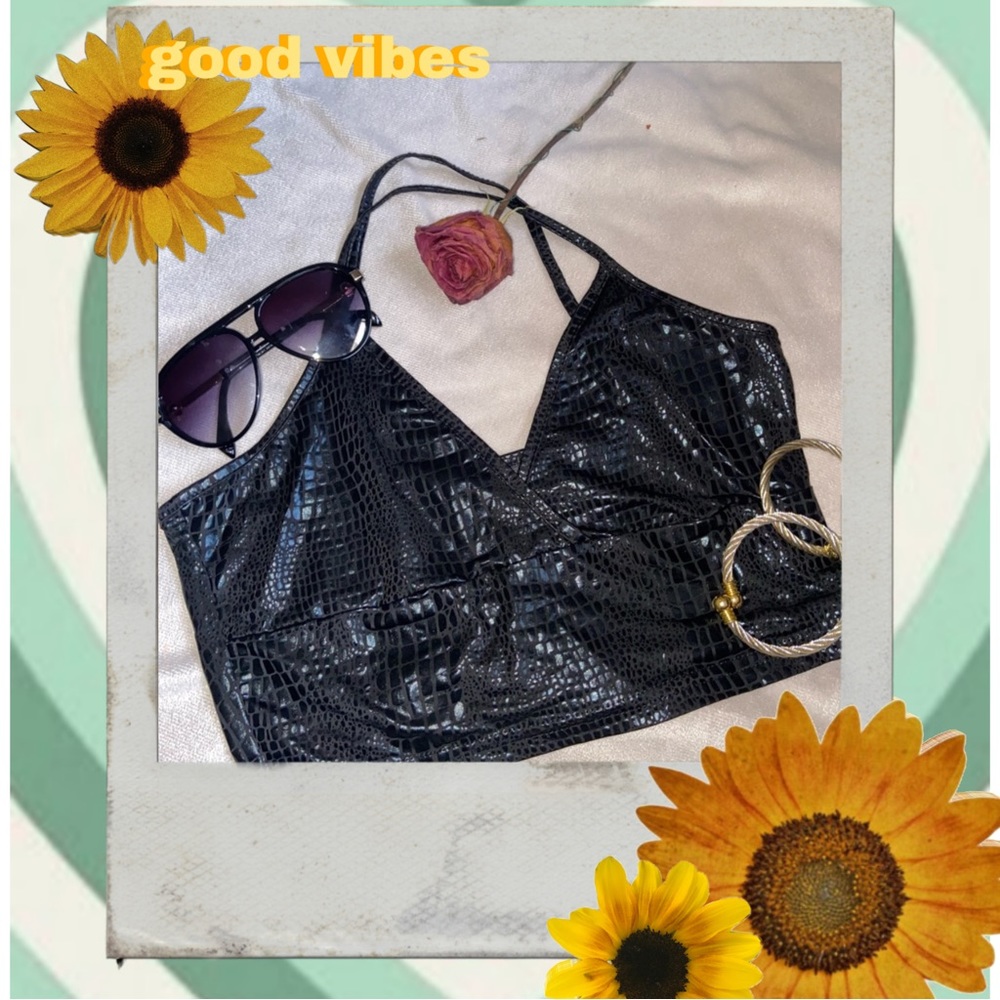 ⭐️ Scaly Black Crop Top ⭐️